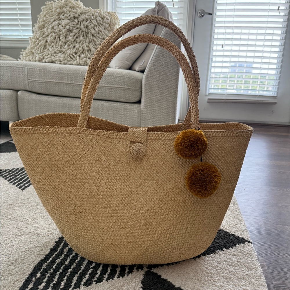 Woven basket bag with pom pom